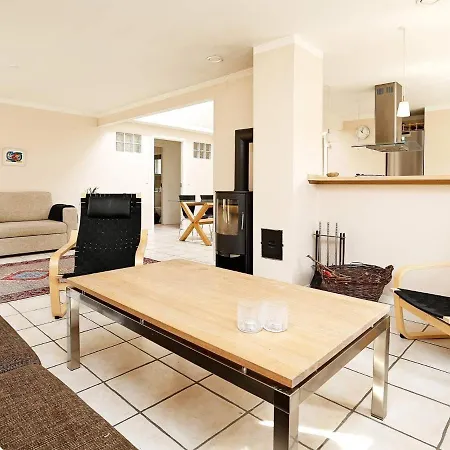Hébergement de vacances Three-bedroom Holiday In 14 Gilleleje