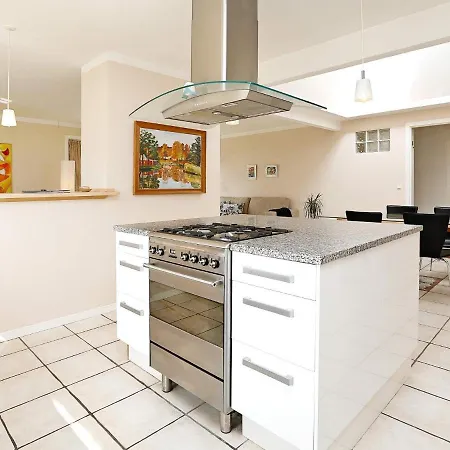 Three-bedroom Holiday In 14 Hébergement de vacances