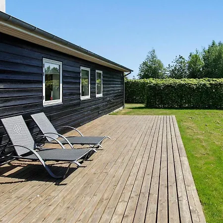 Hébergement de vacances Three-bedroom Holiday In 14
