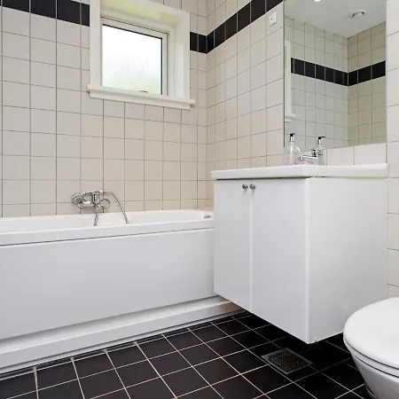 Three-bedroom Holiday In 14 Gilleleje