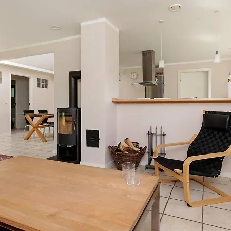 Three-bedroom Holiday In 14 Gilleleje